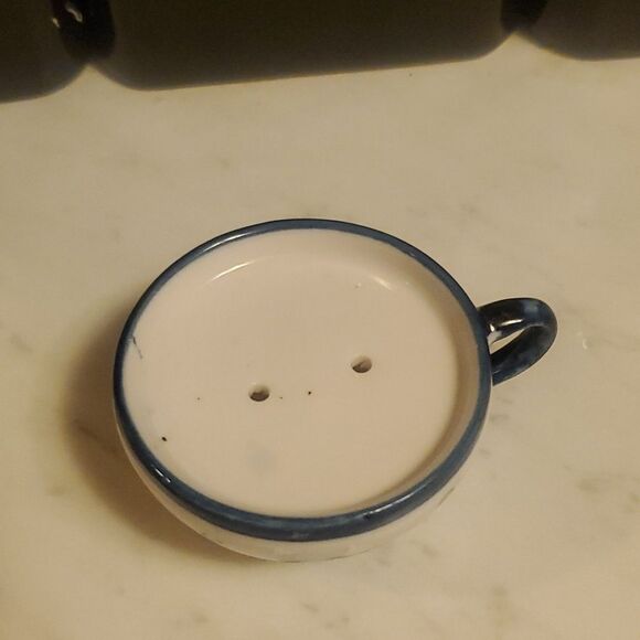 Whimsical Salt and Pepper Shakers Set: Tea Cup/Pot Delft Blue Dutch - Picture 7 of 8